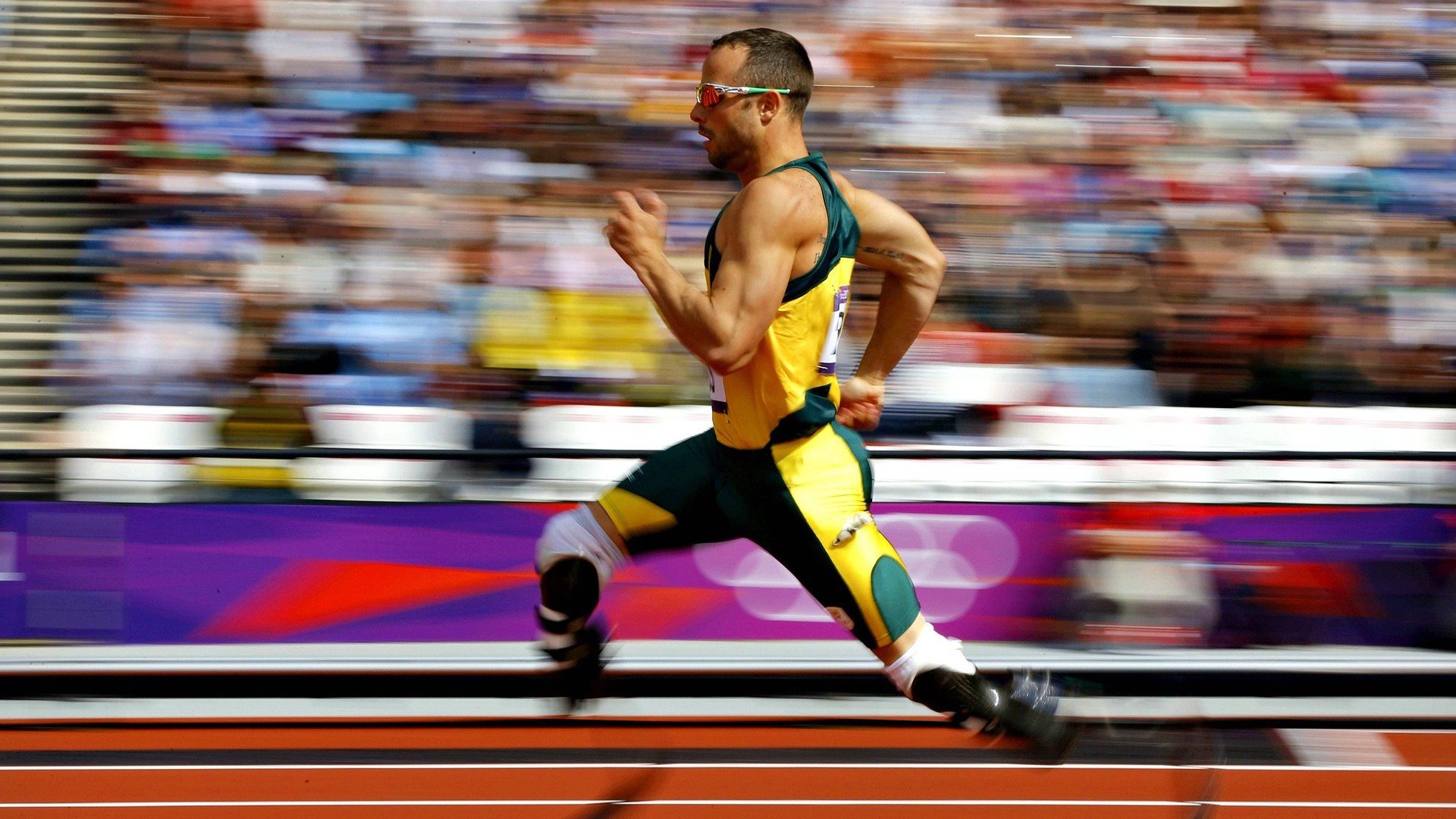 绿军球员全力以赴,为球队取得胜利贡献力量,绿军球星