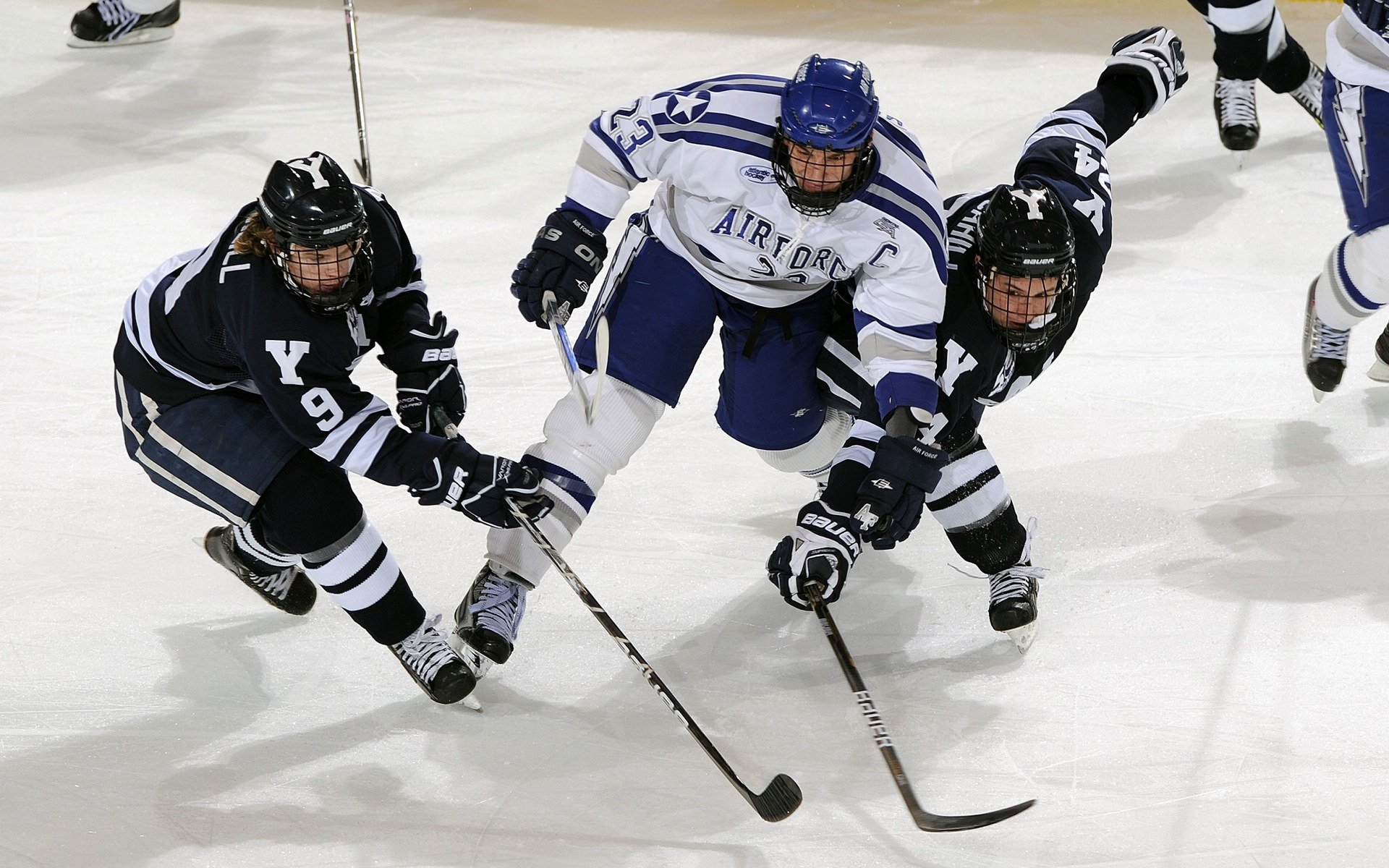 高空绳索荡秋千，速度与平衡的极致比拼，高空秋千绳索断裂